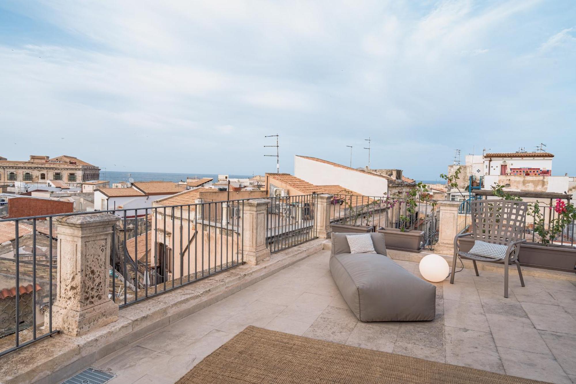 شقة Alma Maris Terrazza Al Tempio By Bed&Bros سيراكوزا المظهر الخارجي الصورة