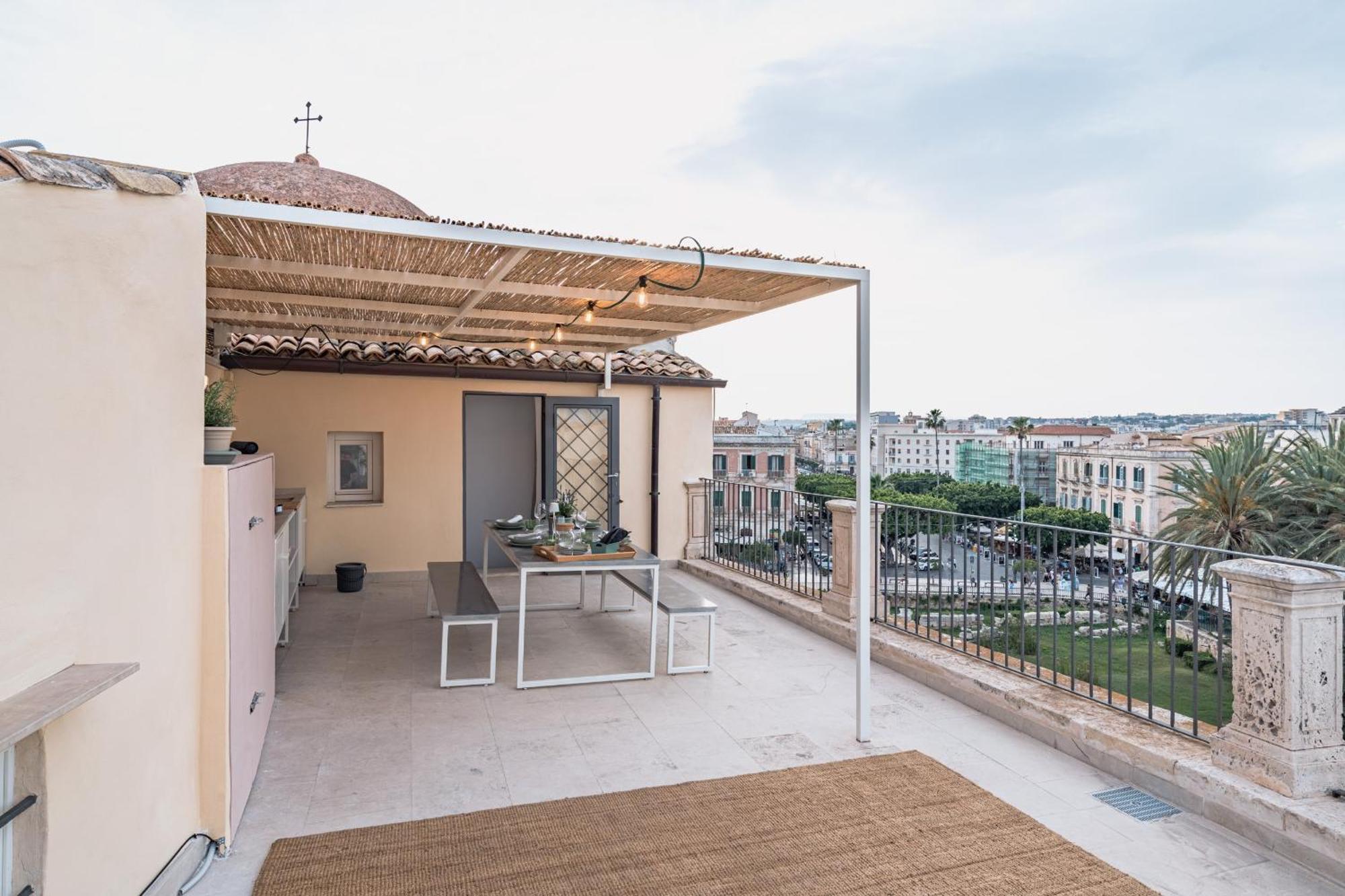 شقة Alma Maris Terrazza Al Tempio By Bed&Bros سيراكوزا المظهر الخارجي الصورة