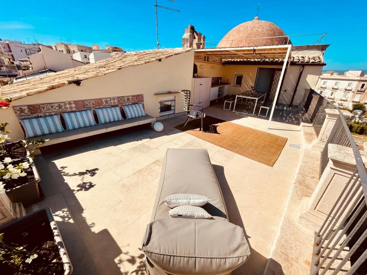 شقة Alma Maris Terrazza Al Tempio By Bed&Bros سيراكوزا المظهر الخارجي الصورة