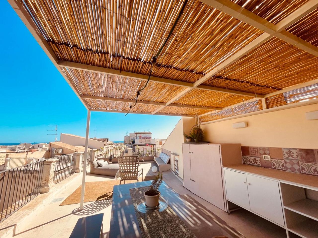 شقة Alma Maris Terrazza Al Tempio By Bed&Bros سيراكوزا المظهر الخارجي الصورة
