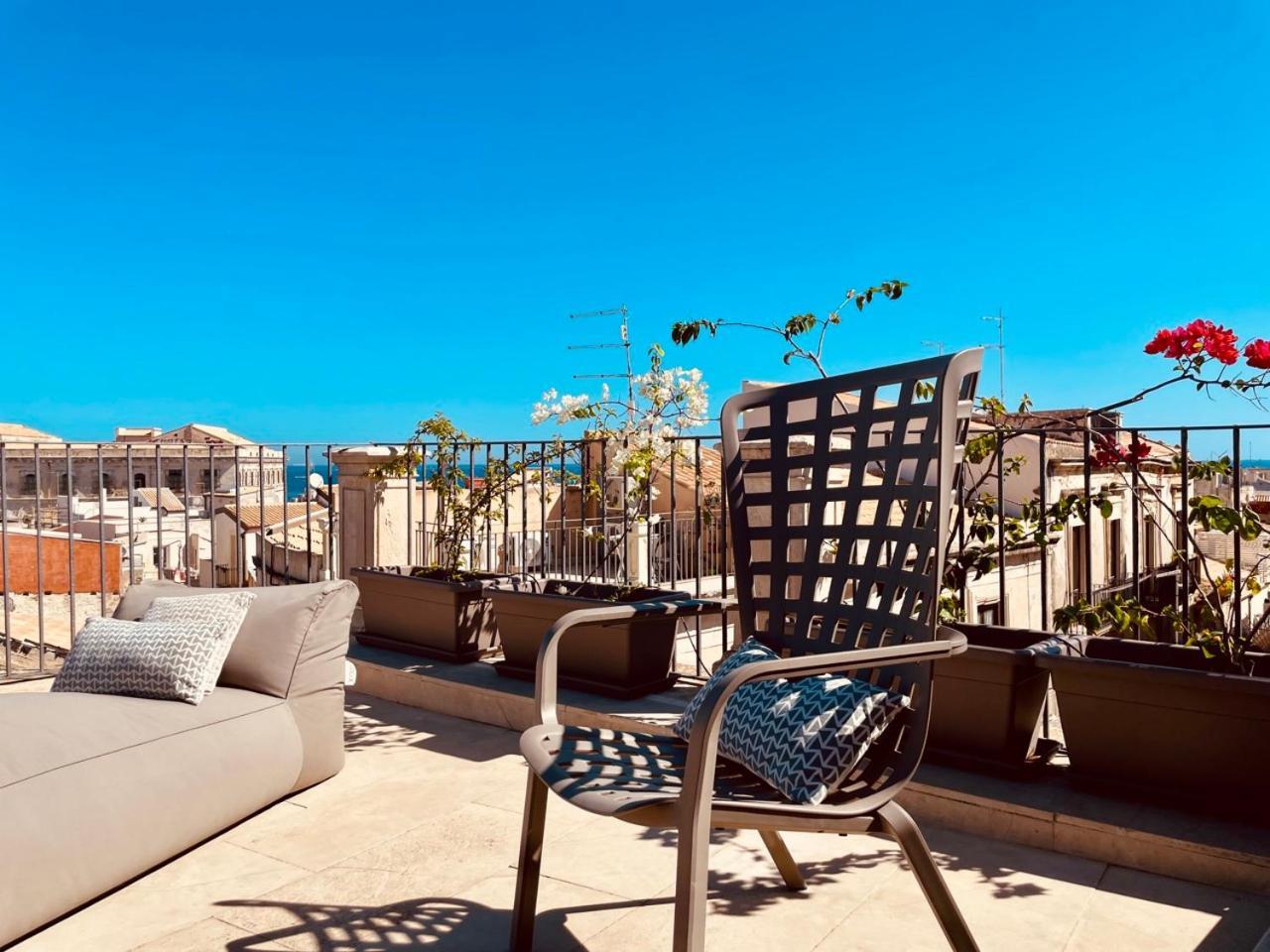 شقة Alma Maris Terrazza Al Tempio By Bed&Bros سيراكوزا المظهر الخارجي الصورة
